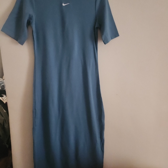 Nike Sportswear Essential Crewneck Midi Dress Size M BNWT - Picture 5 of 5